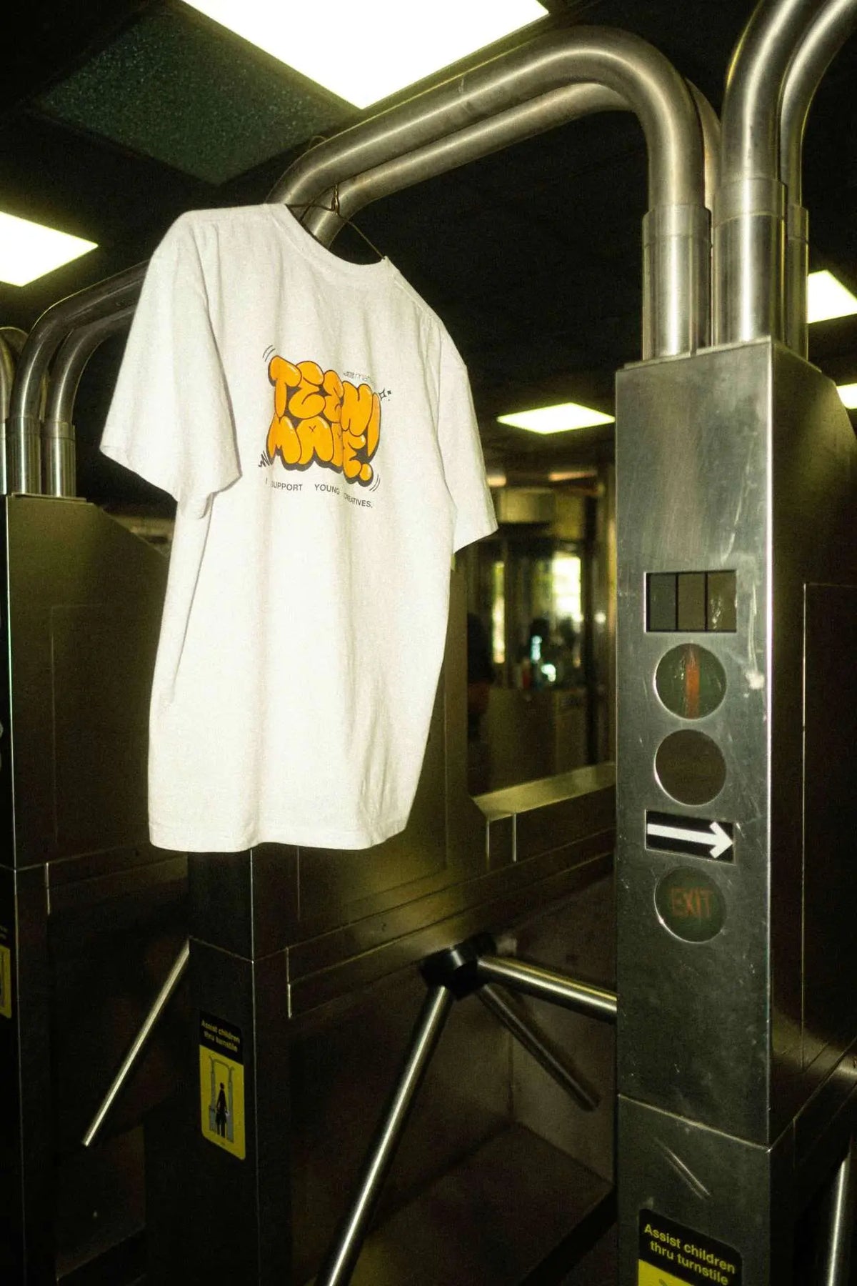 "I SUPPORT YOUNG CREATIVES" T-Shirt